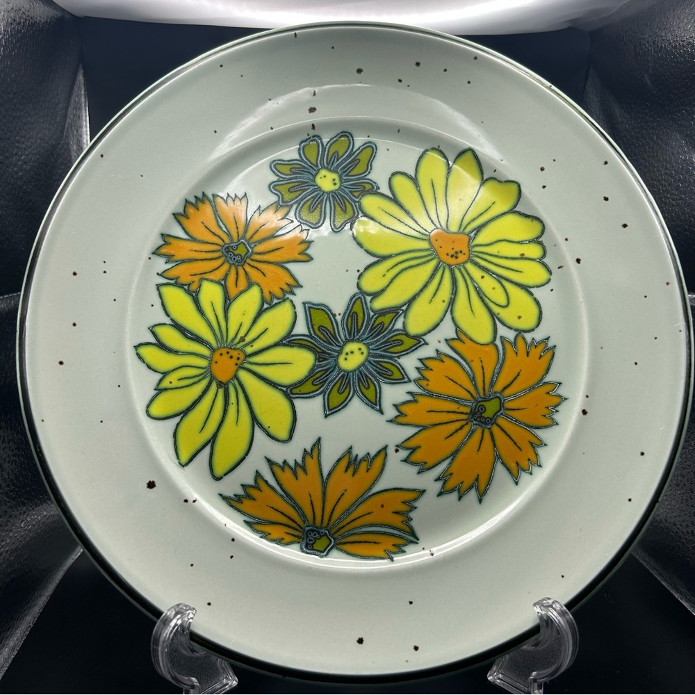 Johnson Brothers RARE Elysian Chelsea Collection 10 1/3” Plate